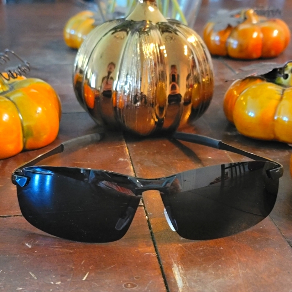 Sun glasses..no brand listed